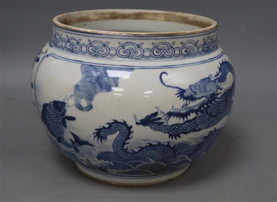 A Chinese blue and white dragon bowl, diameter 20cm, height 15cm